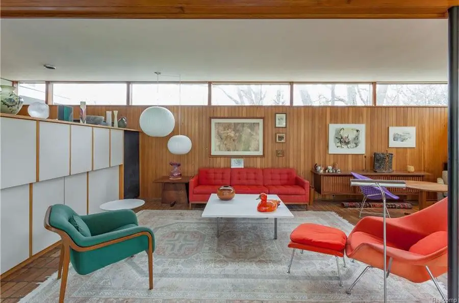 mid-century house by Robert Metcalf in Michigan - living room