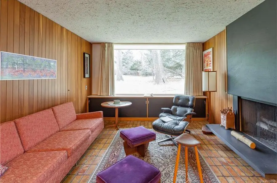 mid-century house by Robert Metcalf in Michigan - relaxation room