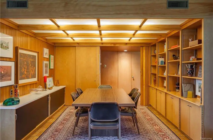 mid-century house by Robert Metcalf in Michigan - dining room