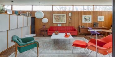 mid-century house by Robert Metcalf in Michigan - living room