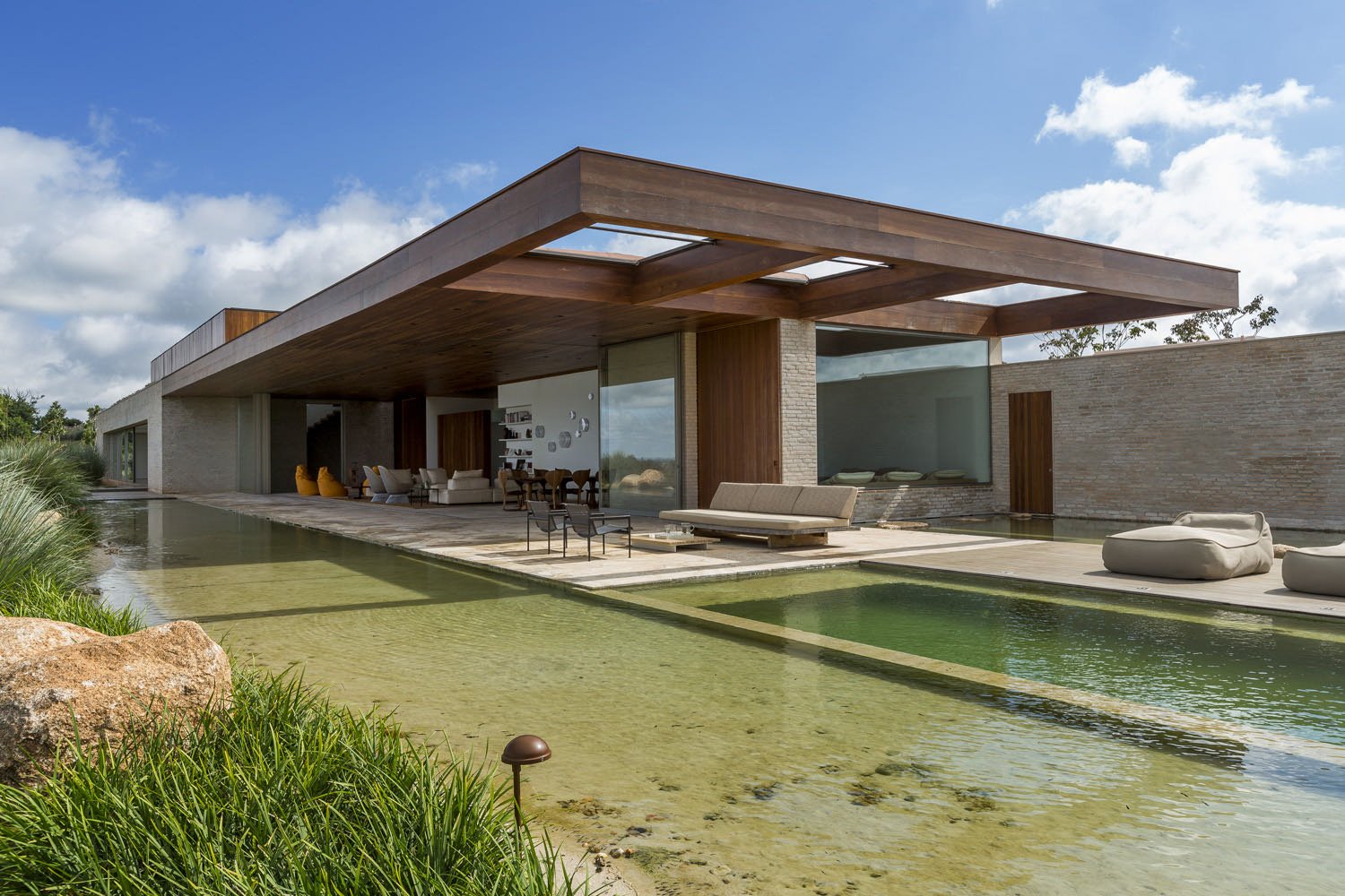 Contemporary Casa MS - Studio Arthur Casas - exterior pool