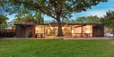 big size Eichler in Walnut Creek - exterior front