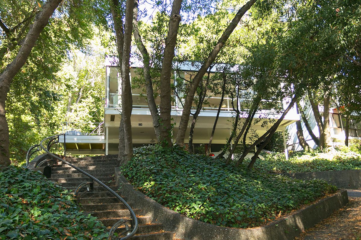 Bauhaus inspired Olsen House - exterior