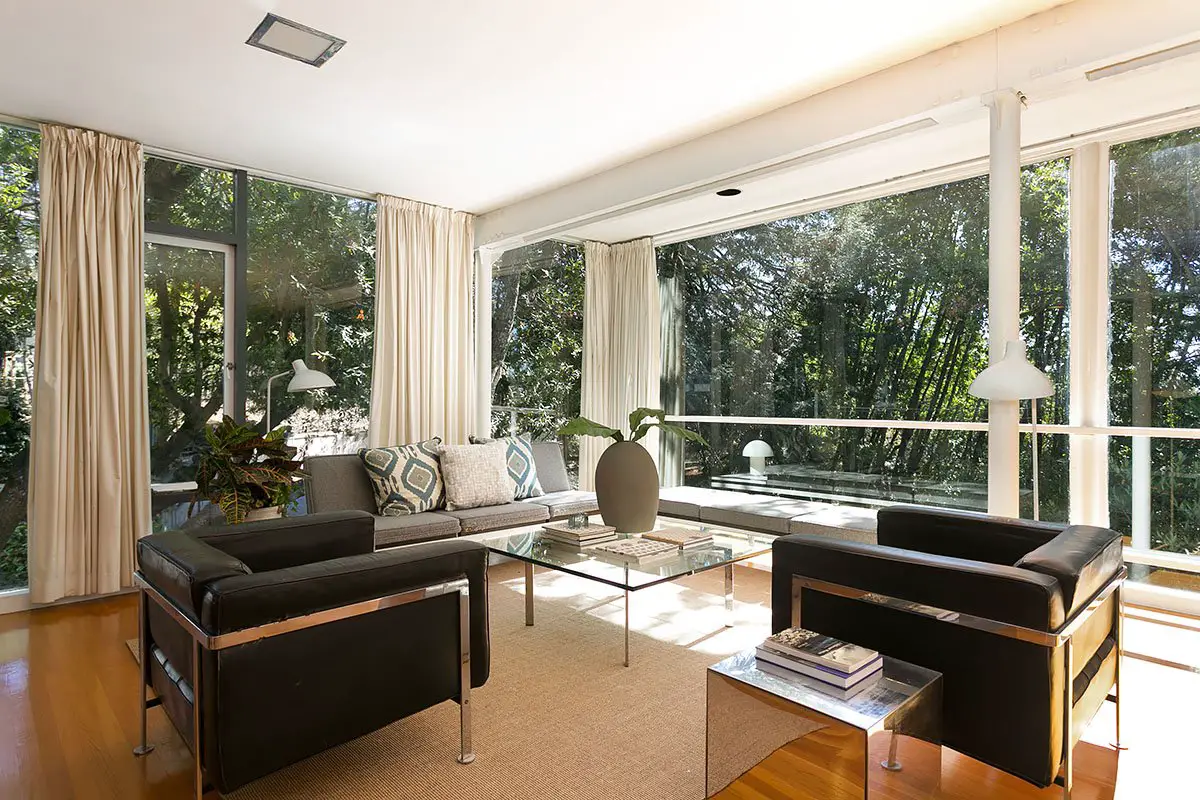 Bauhaus inspired Olsen House - living room