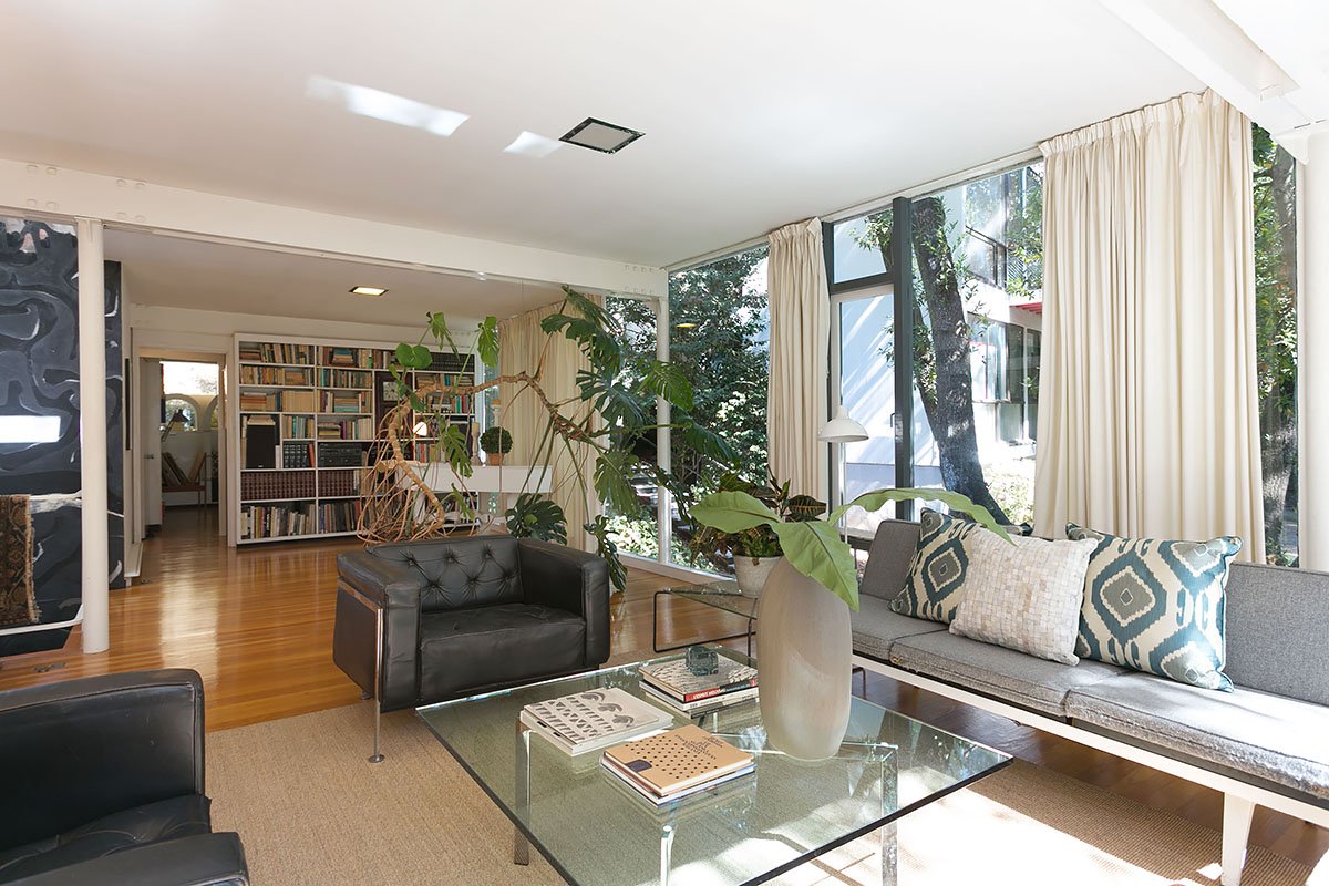 Bauhaus inspired Olsen House - living room
