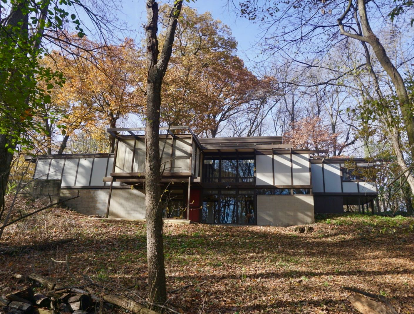 Tim Hills mid-century House - Kalamazoo - exterior back