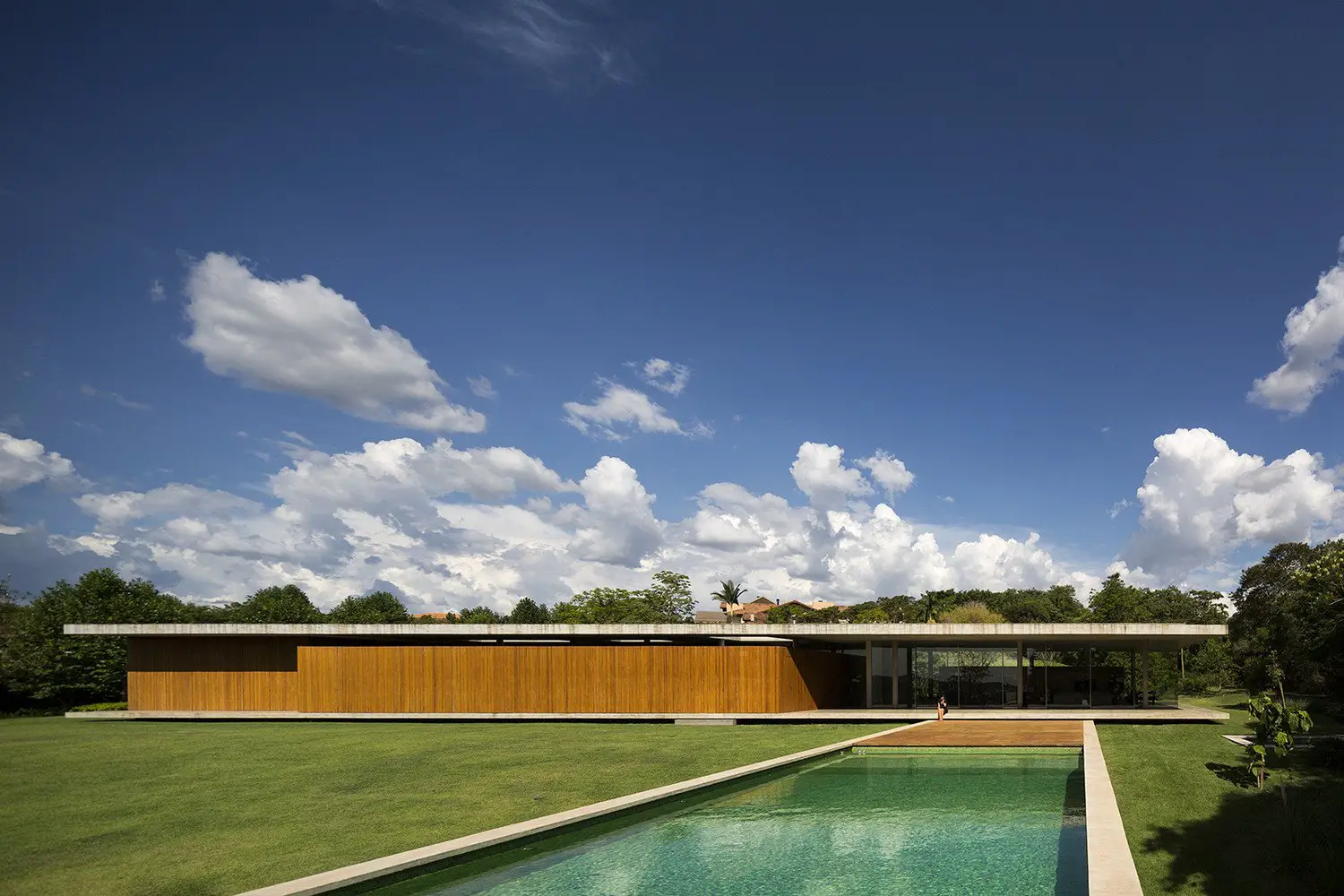 Brazilian modernism - mk27 casa redux fernando guerra - pool