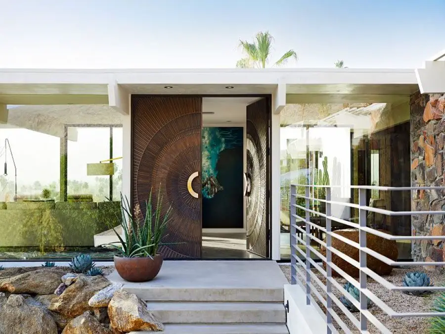 Opulent palm springs house - entrance