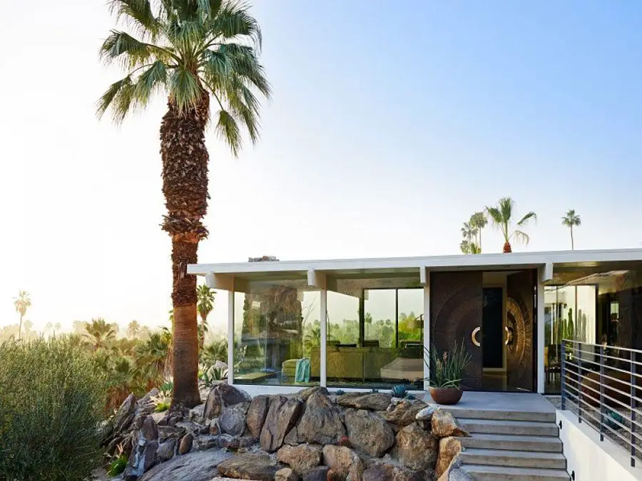 Opulent palm springs house - exterior entrance