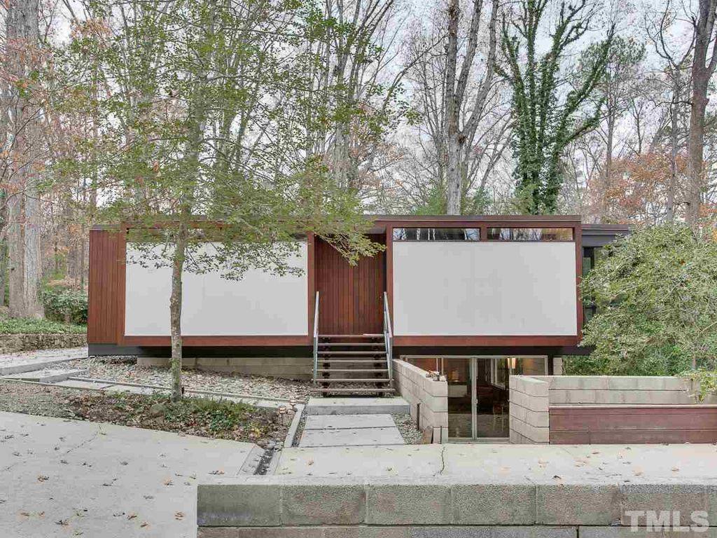 mid-century modern house in Chapel Hill - exterior
