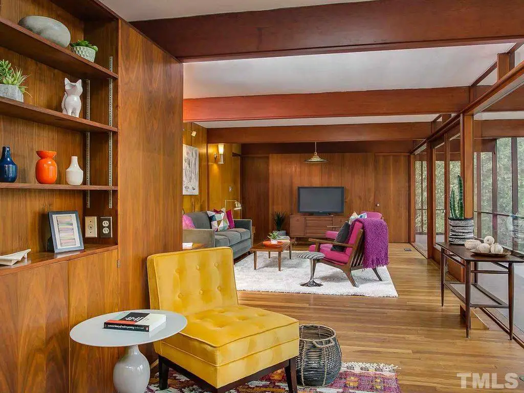 mid-century modern house in Chapel Hill - living room