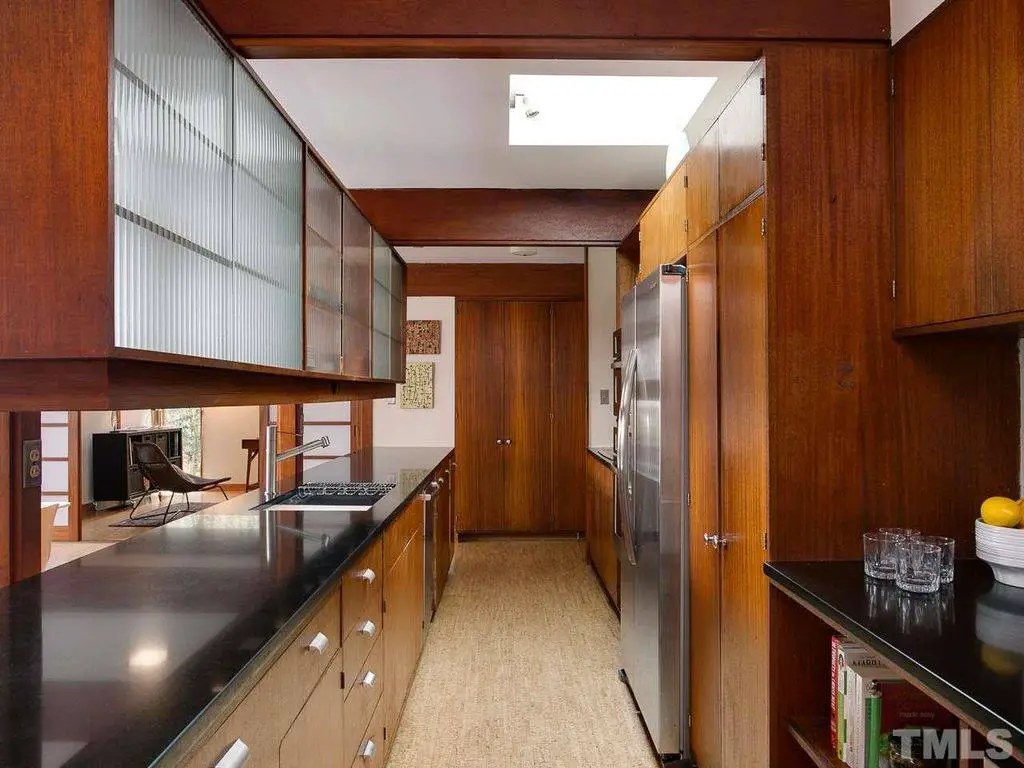 mid-century modern house in Chapel Hill - kitchen *