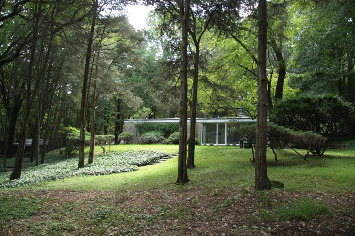 Philip Johnson’s Booth House A Modest Precursor to the Glass House