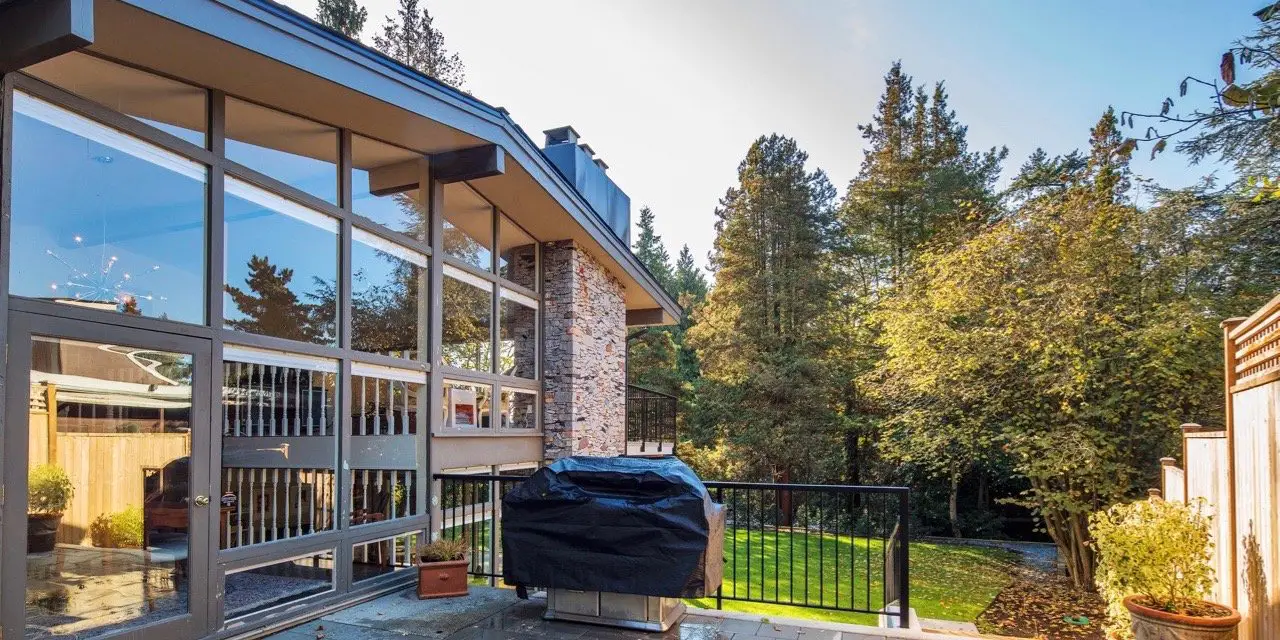 mid-century house in Vancouver - exterior