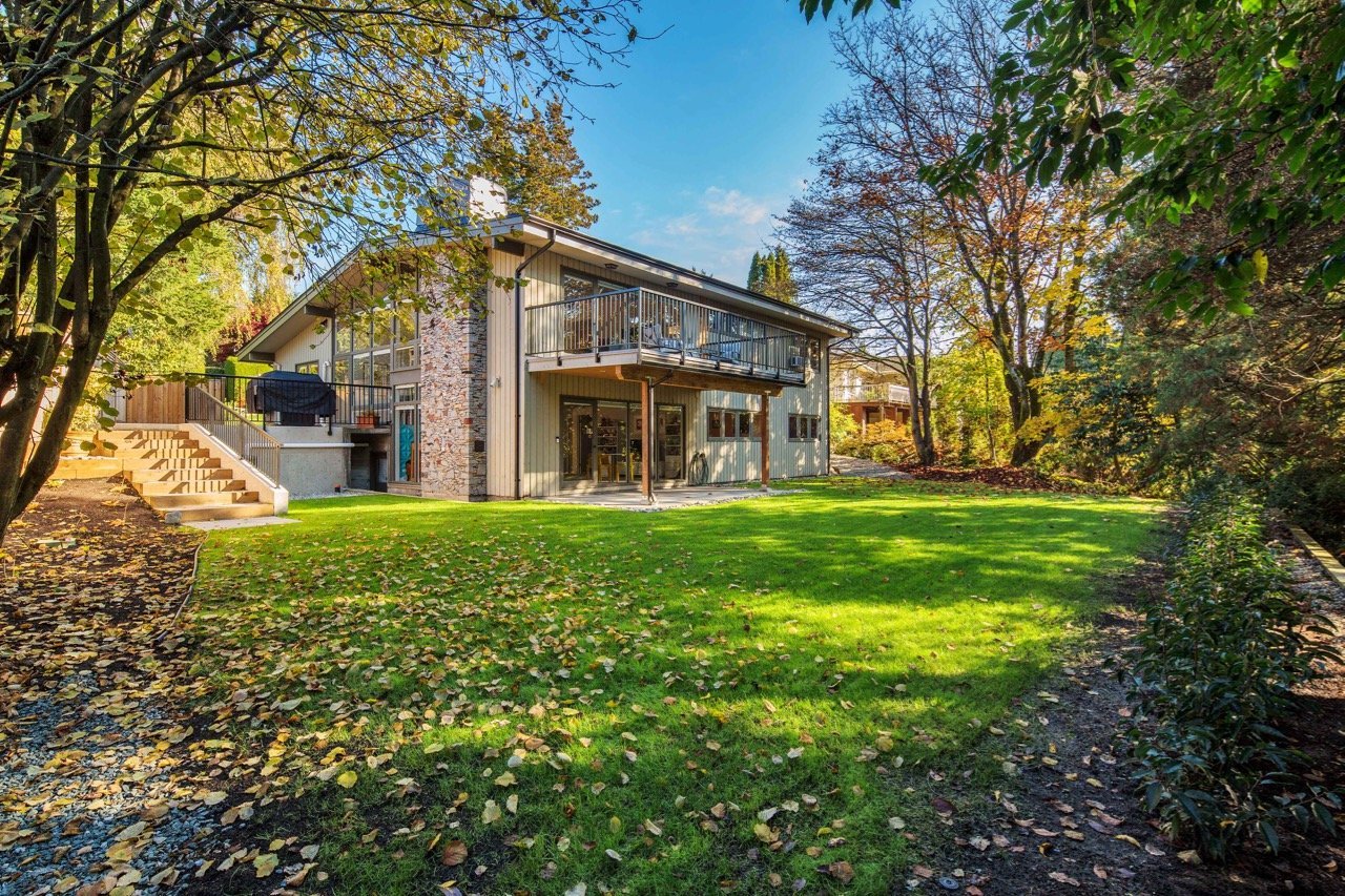 mid-century house in Vancouver - exterior back