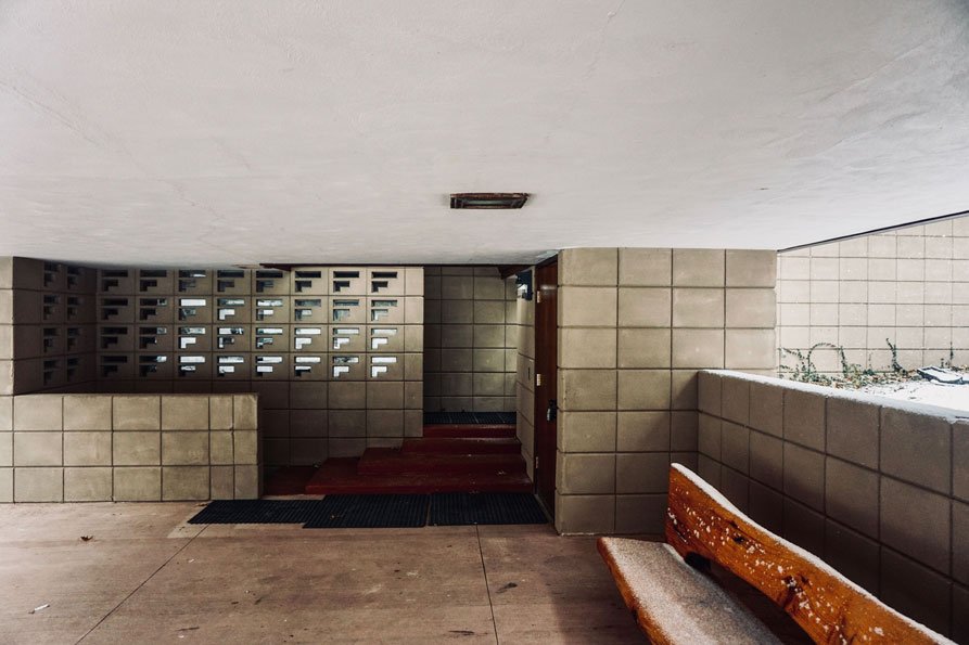 Frank Lloyd Wright - Eppstein House - entrance