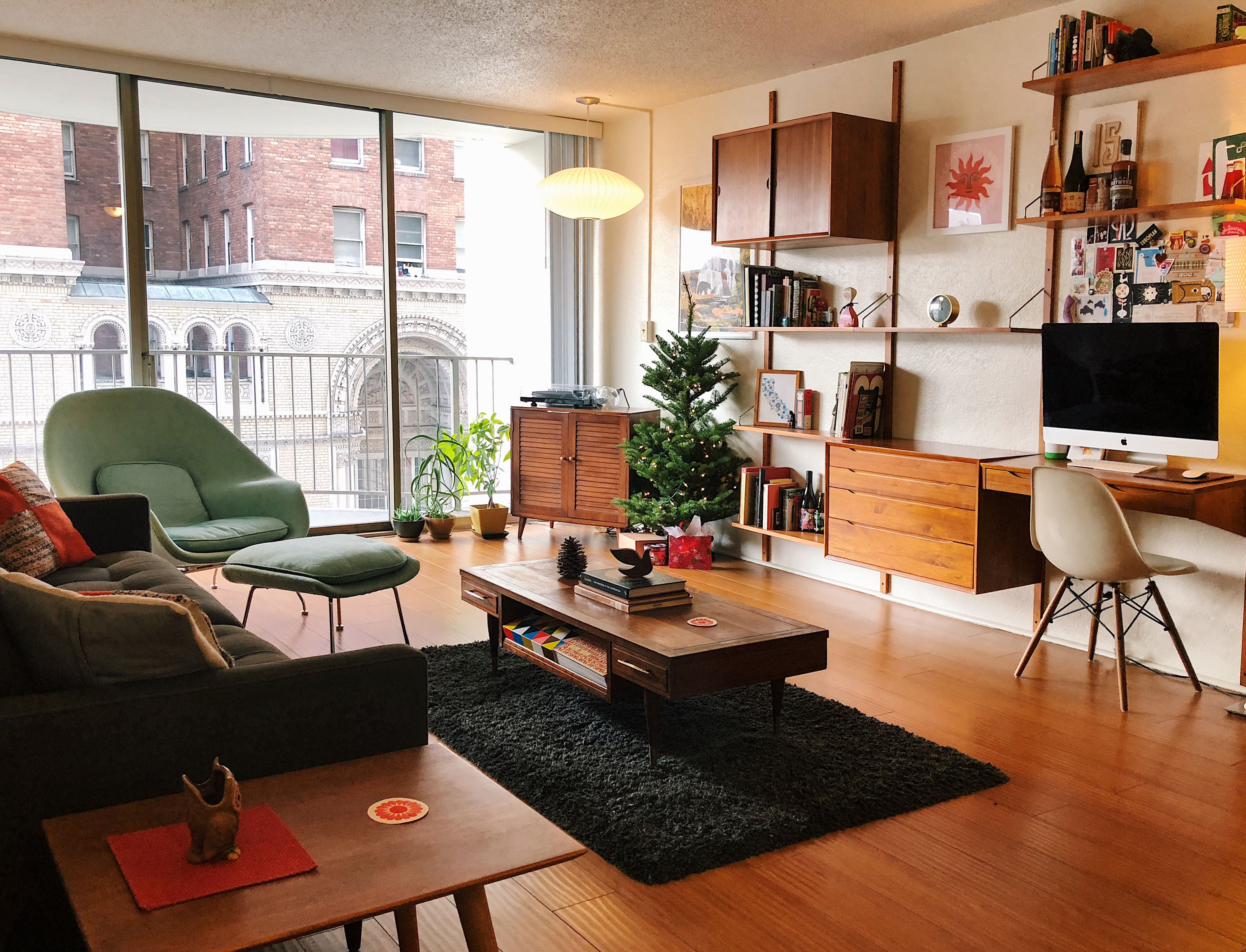 Eichler building san francisco - living room