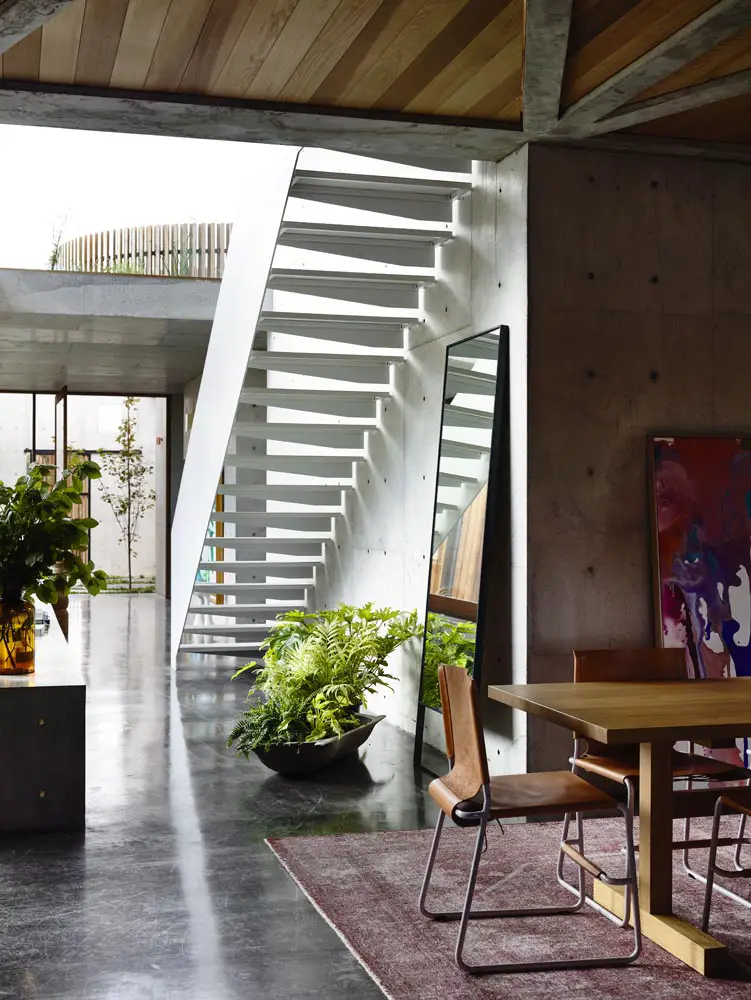 Contemporary Modernist Concrete House - Auhaus Architects - dining area