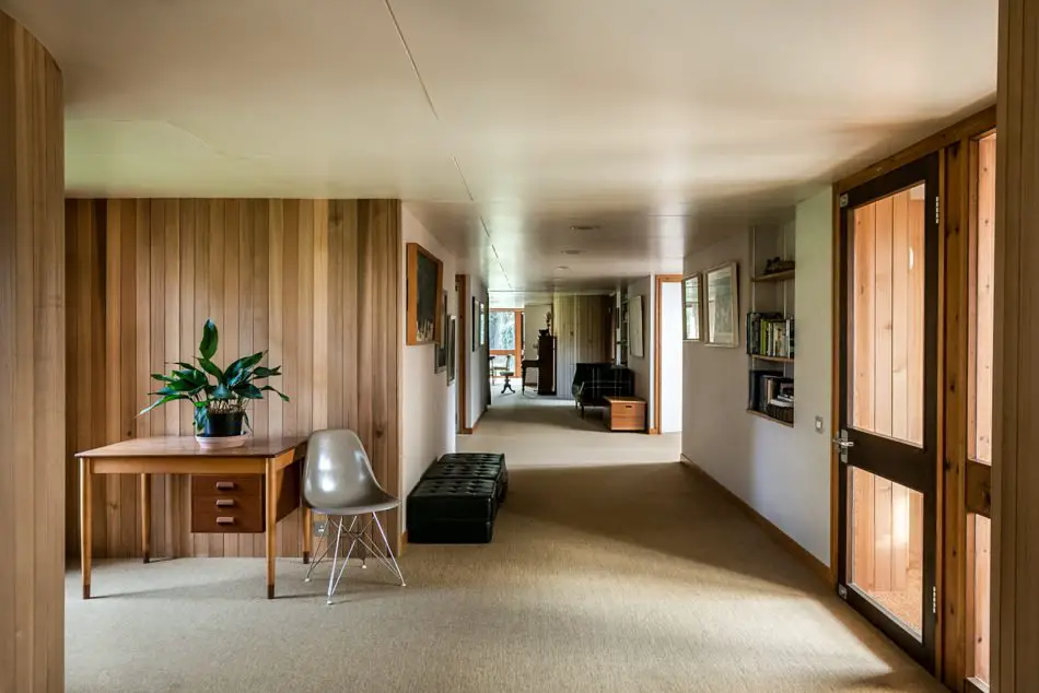 british modernist house - Walter Greaves - corridor