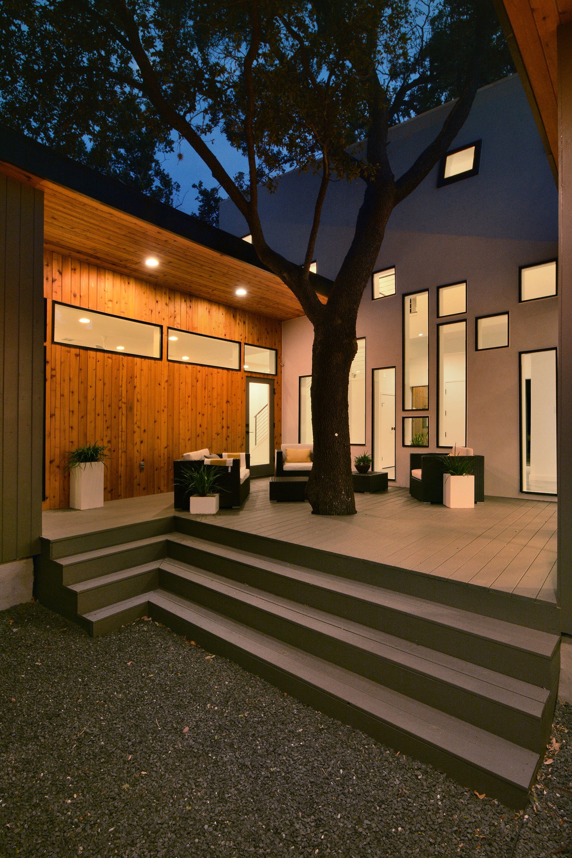 Austin Modern Tree House - Matt Fajkus Architecture - patio