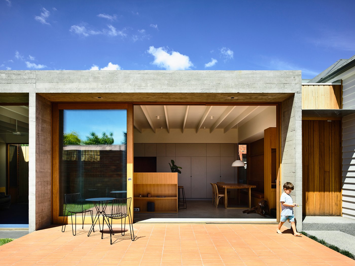 Brunswick House - Architect Rob Kennon - exterior backyard