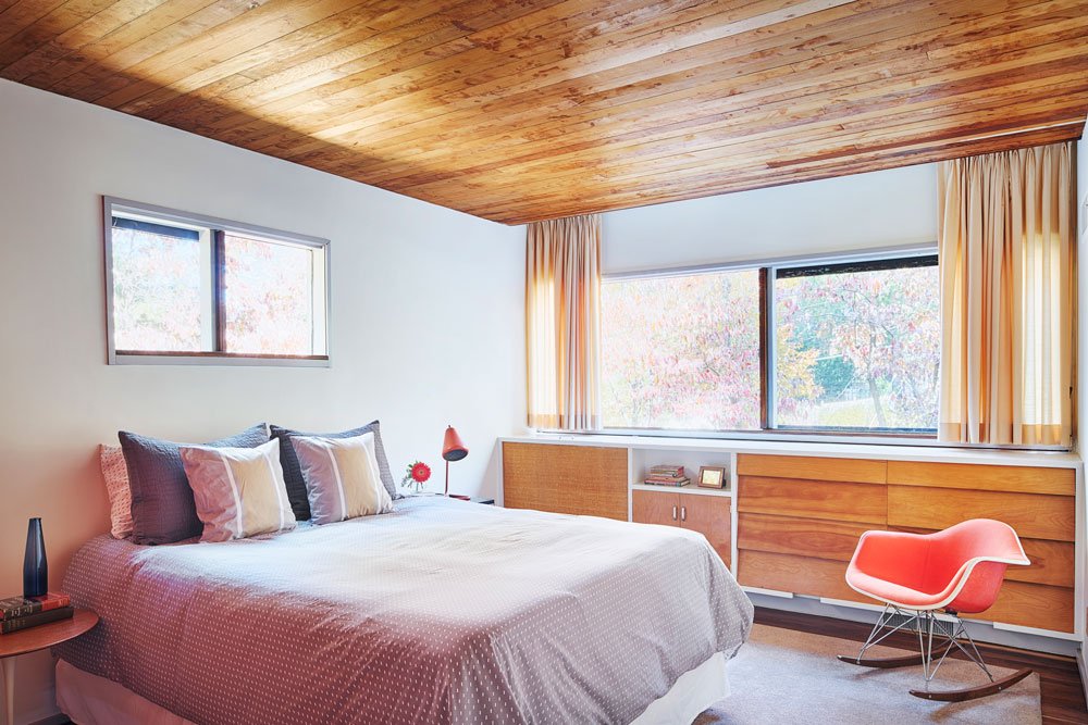 Marcel Breuer’s Snower House - Hufft renovation - bedroom