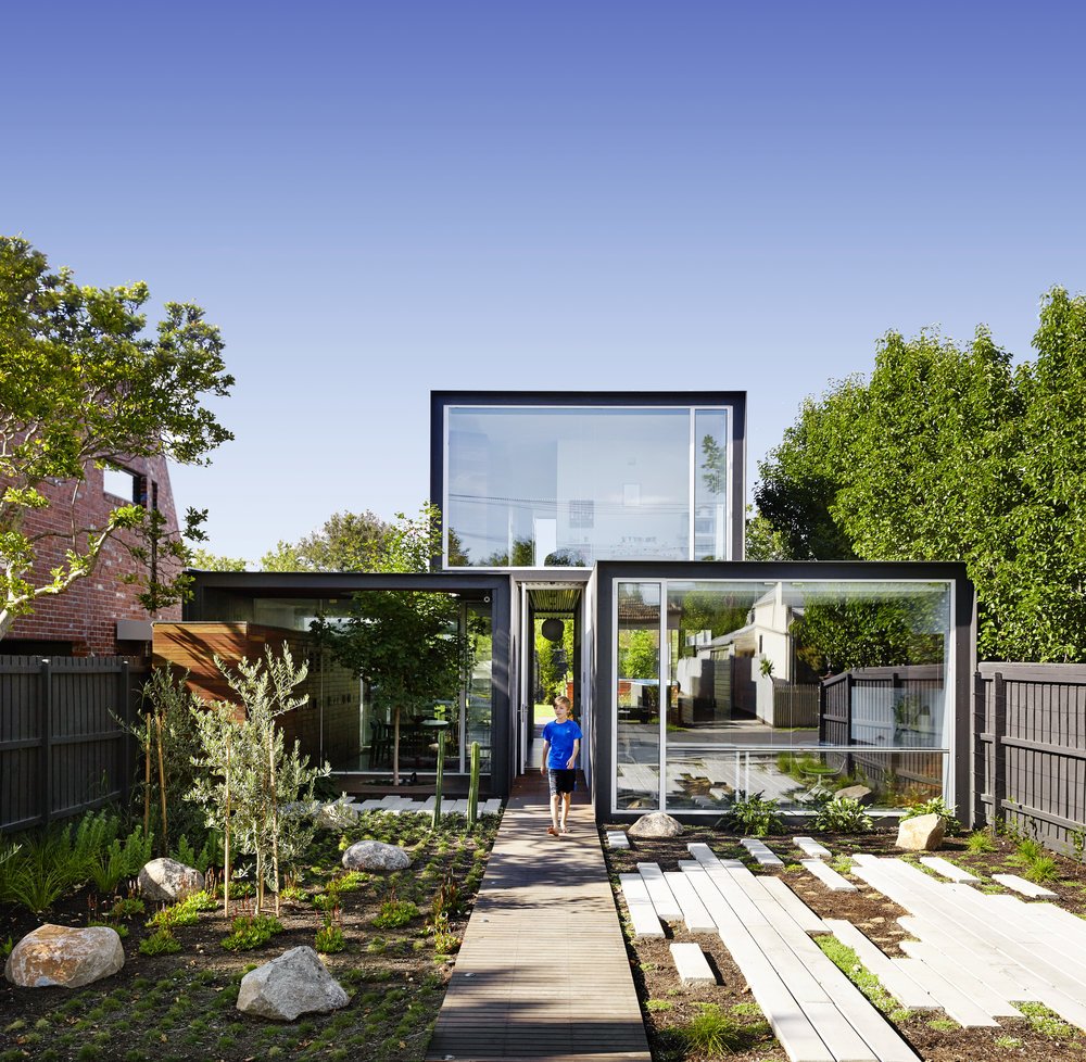 modernist australian house - maynard archtects - back garden