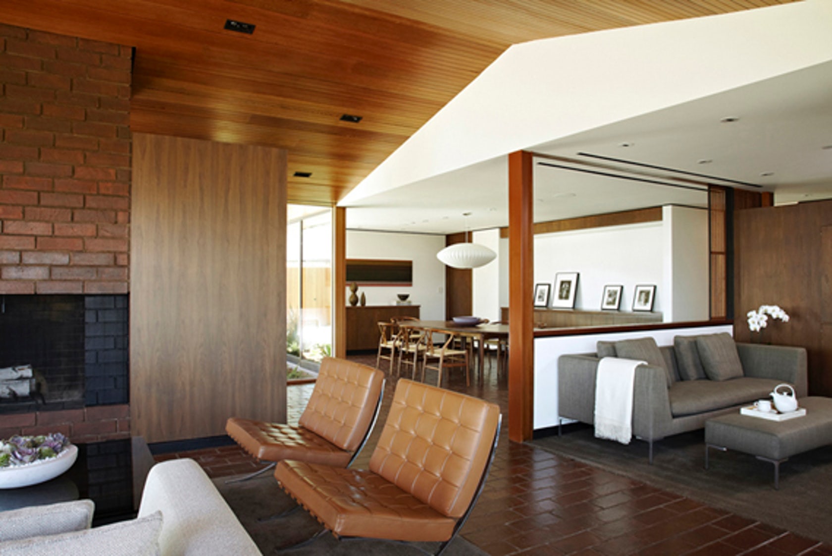 Mid-Century Inspired House - Ridgeline - living room