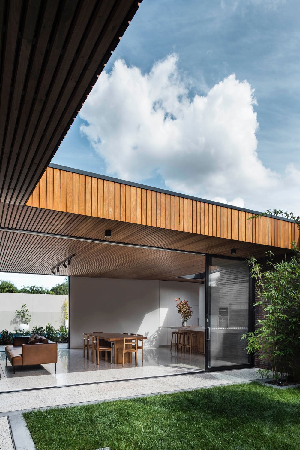 FIGR architects Courtyard House patio 2