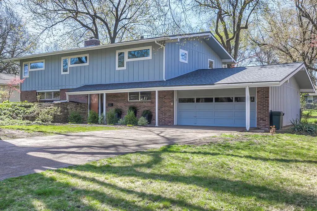 Mid century in kansas city - outside view