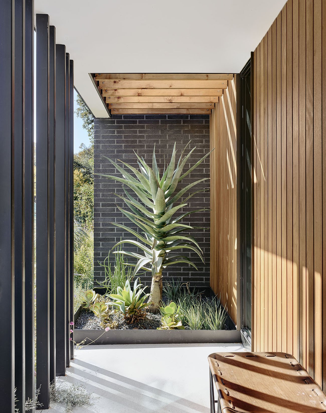 Paramount house - Baldridge Architects - exterior patio