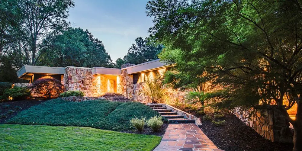 Robert-M-Green---organic-mid-century-house- exterior