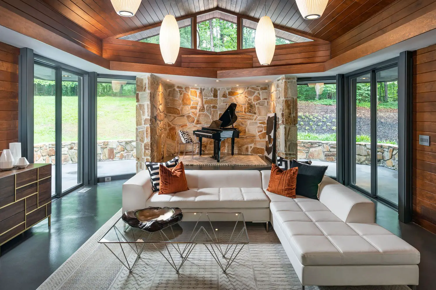 Robert-M-Green---organic-mid-century-house- living room