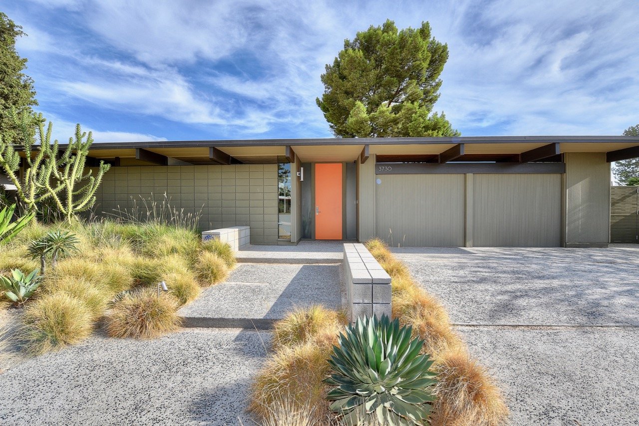 Eichler home in Orange County - exterior entrance