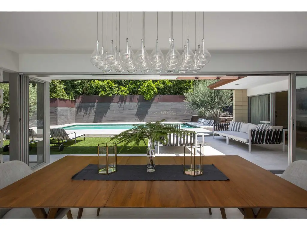 1959 midcentury home in Los Angeles - dining area