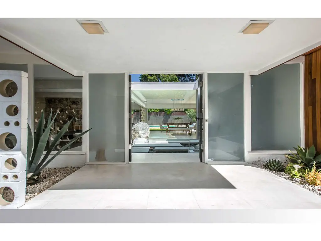 1959 midcentury home in Los Angeles - entrance