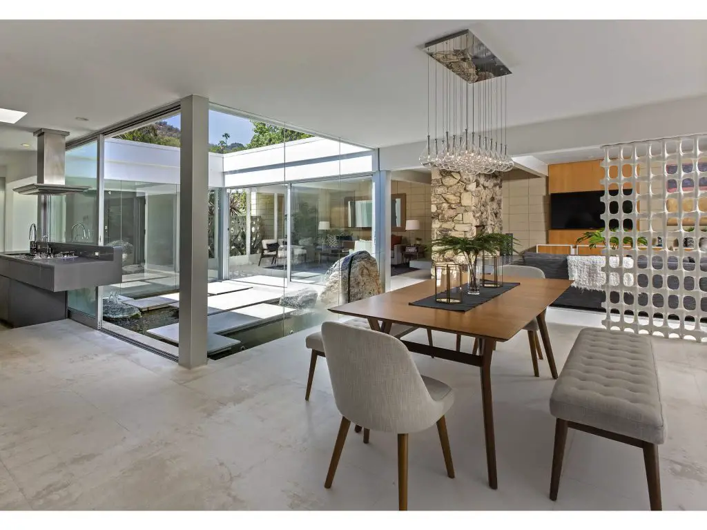 1959 midcentury home in Los Angeles - dining area