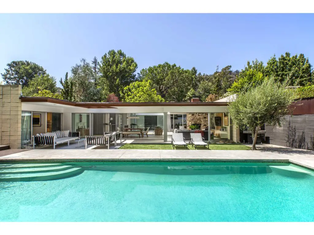 1959 midcentury home in Los Angeles - pool view