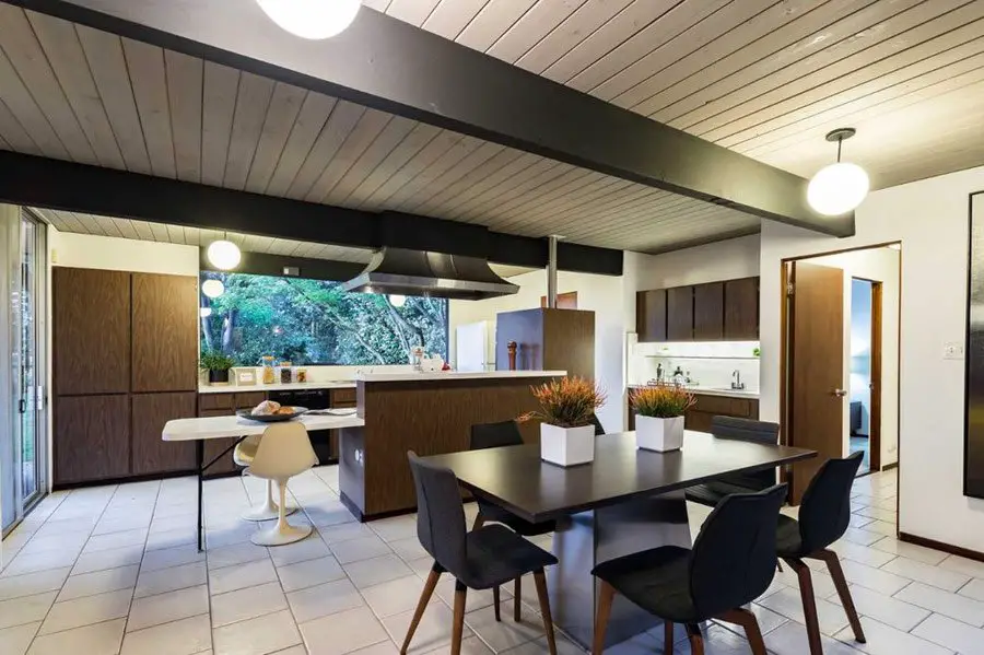 Eichler house Palo Alto Hills_dining area