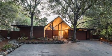 Eichler house Palo Alto Hills_exterior front