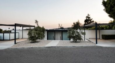 Midcentury glass house in Brentwood_exterior front