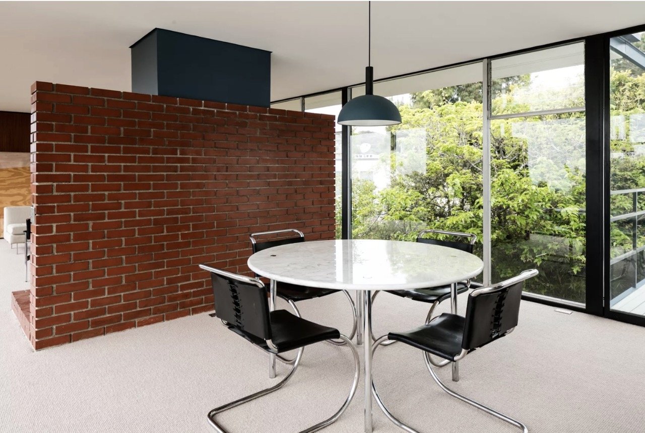 Midcentury glass house in Brentwood_dining area