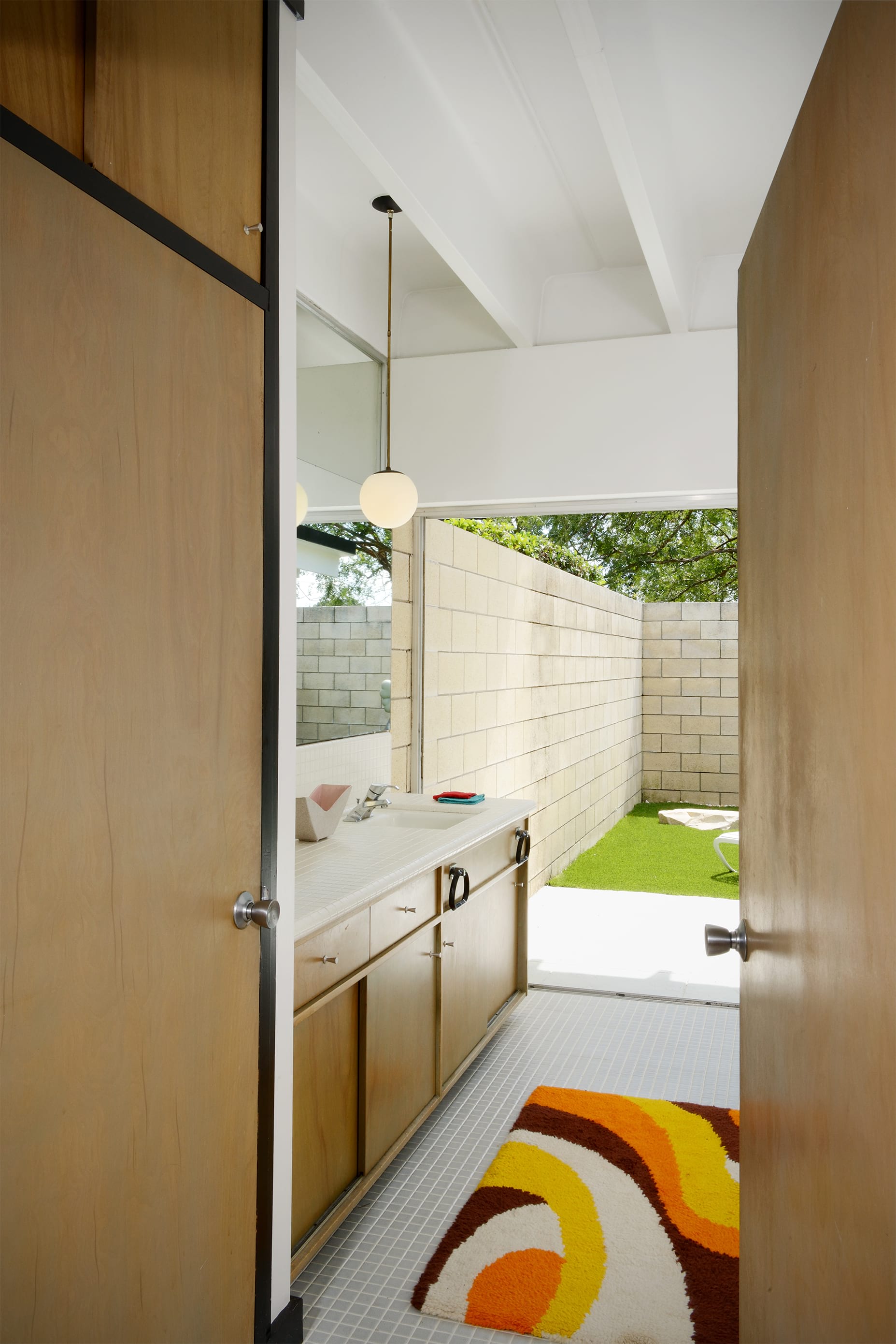 Christopher florentino - midcentury home Florida - bathroom