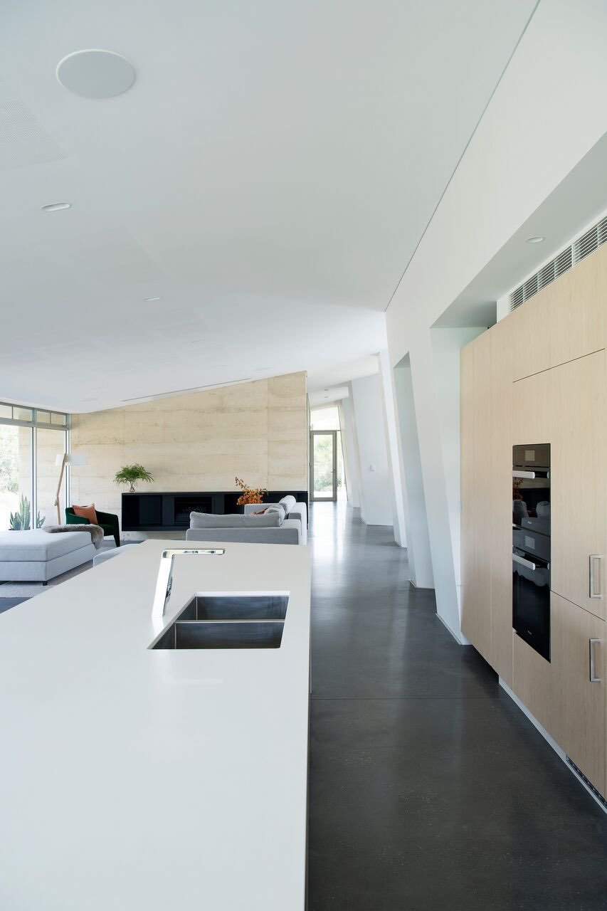 Modern House - Bartram RD - Mountford Architects - kitchen
