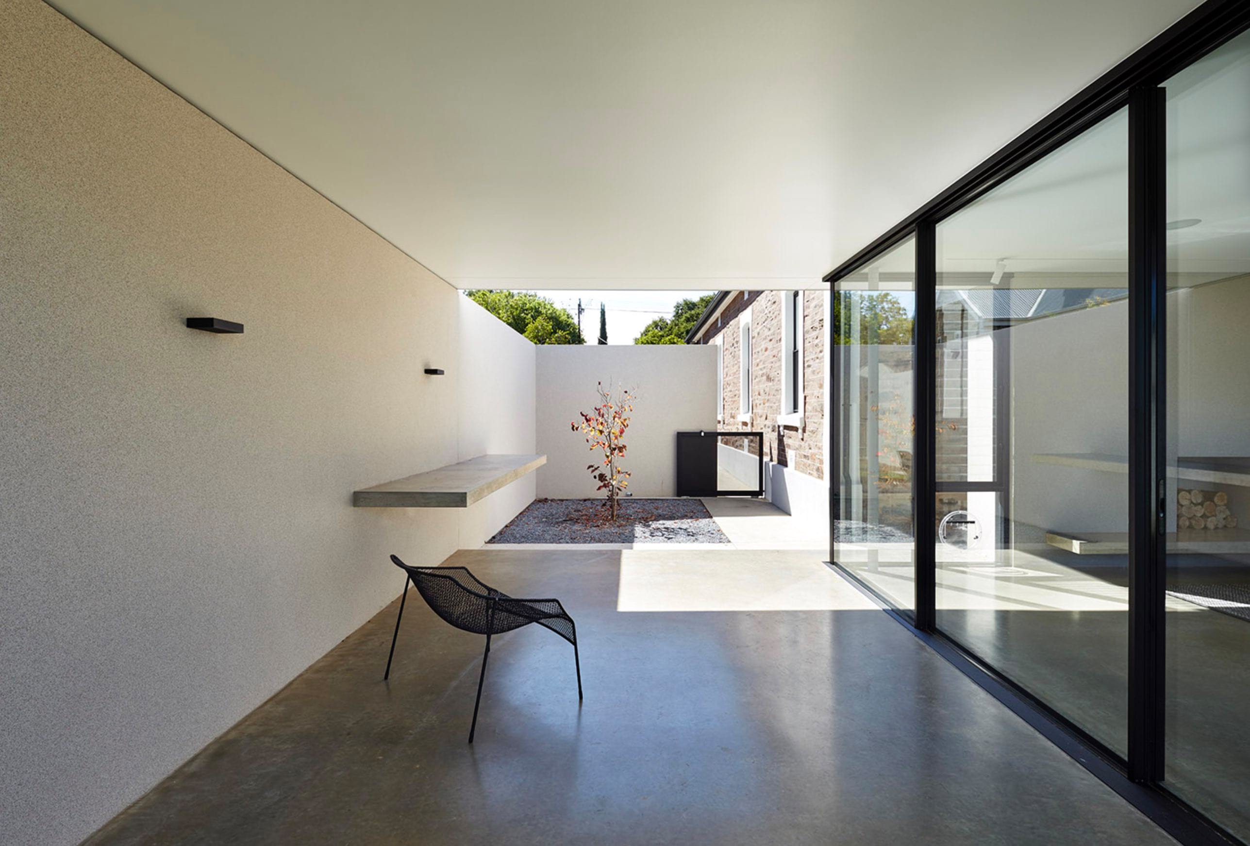 Modern home - MH house - interior patio