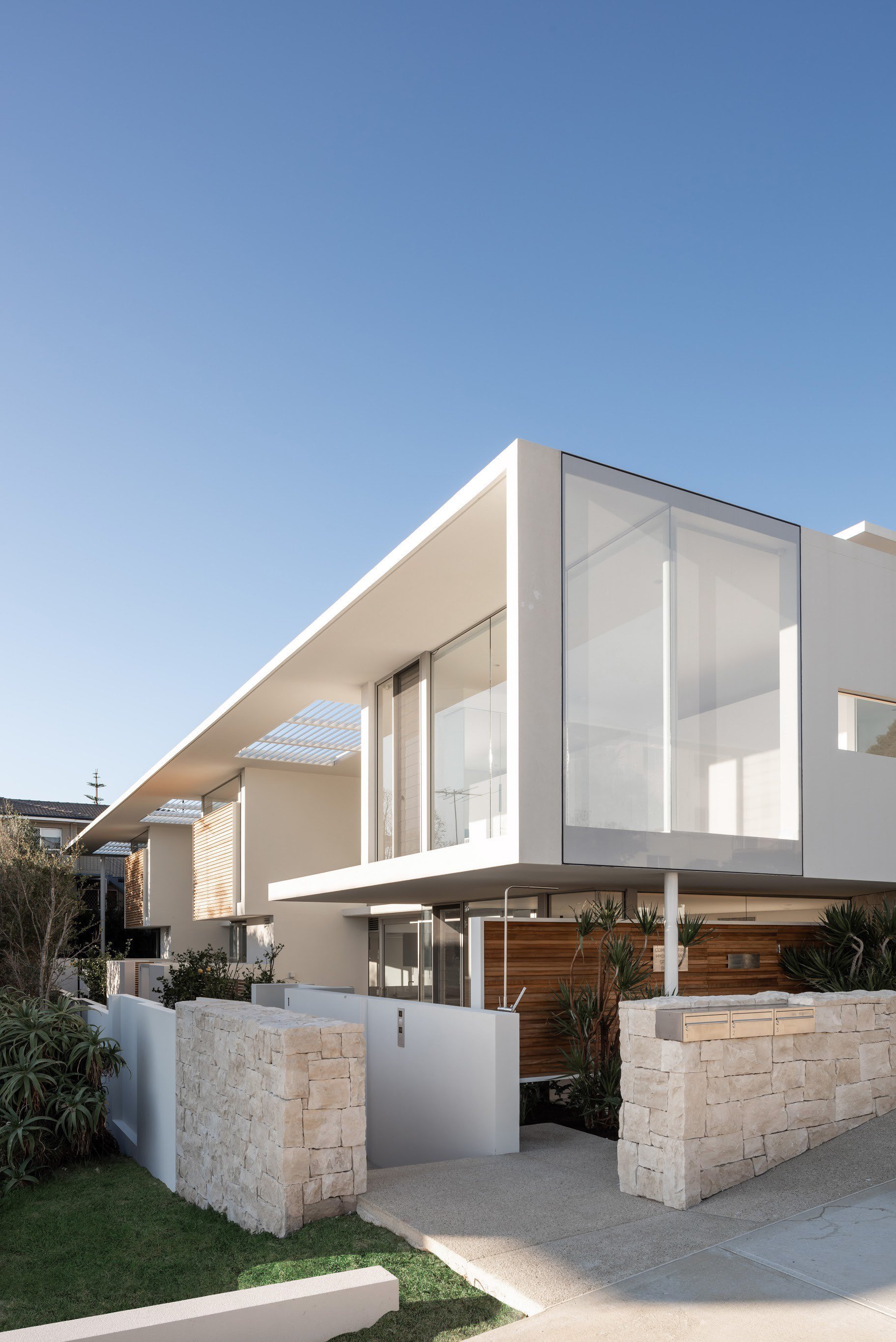 Modernist apartments - Overton Terraces - Braham architects - exterior