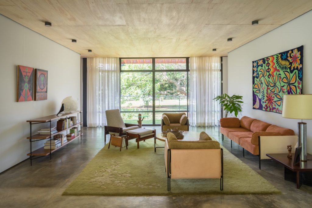 Modernist family home brazil -  living room