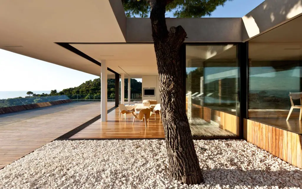 Modernist house in Greece - architect K Studio - living room view