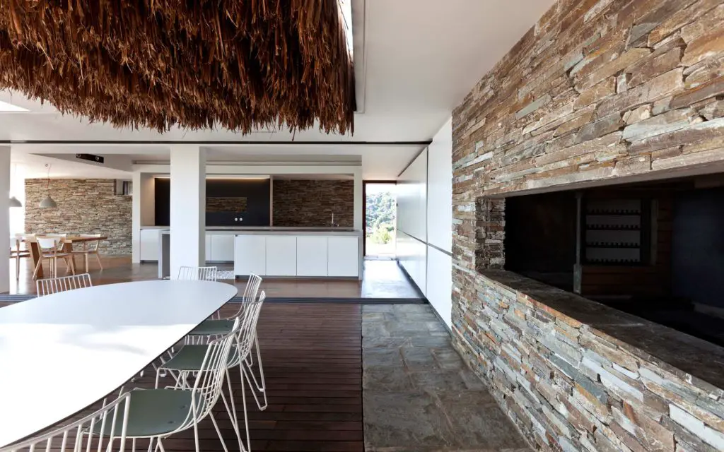 Modernist house in Greece - architect K Studio - dining area