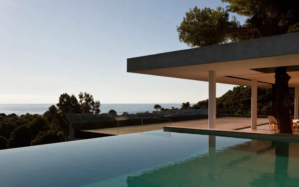 Modernist house in Greece - architect K Studio - pool view